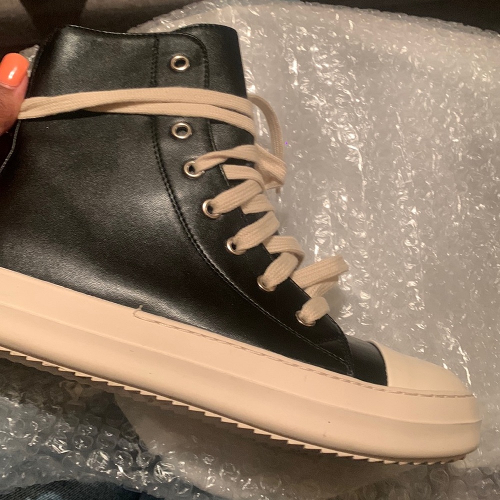 Fashion shoes